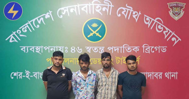 মোহাম্মদপুরে যৌথ অভিযানে বিদেশি পিস্তল ও মাদকসহ গ্রেপ্তার ৪