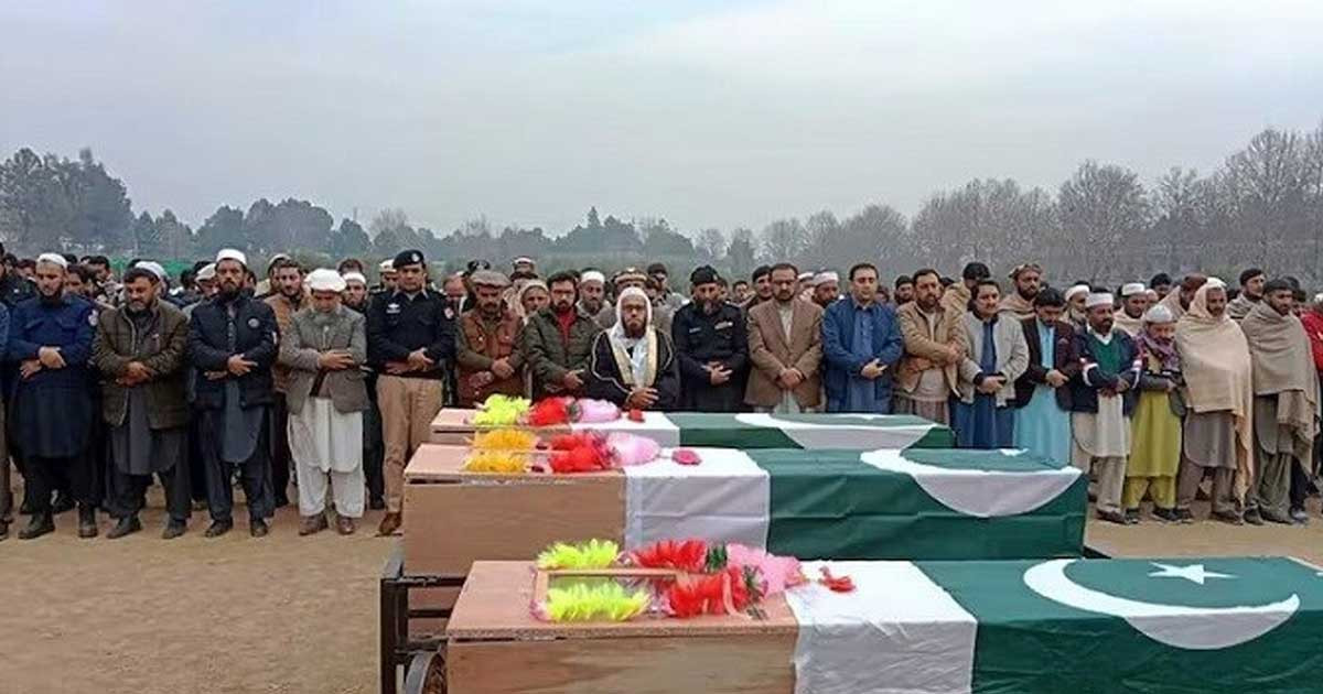 পাকিস্তানে পুঁতে রাখা বোমা বিস্ফোরণে ৩ পুলিশ নিহত
