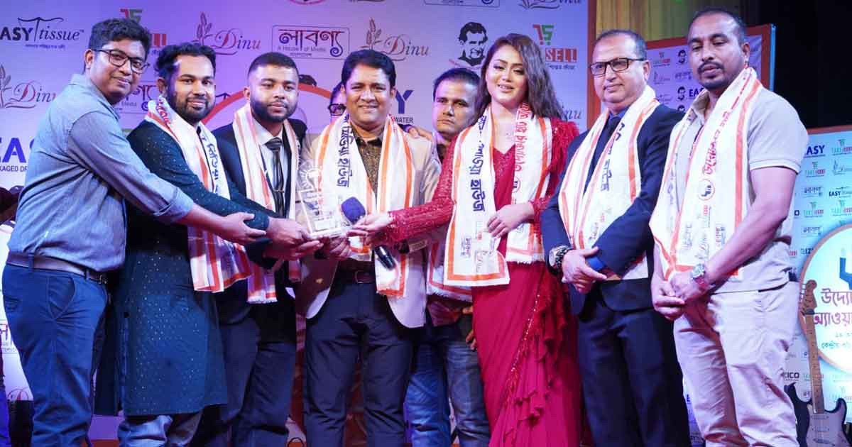 উদ্যোক্তার হাট অ্যাওয়ার্ড পেলেন নিউজ টোয়েন্টিফোরের শাহিন শুভ