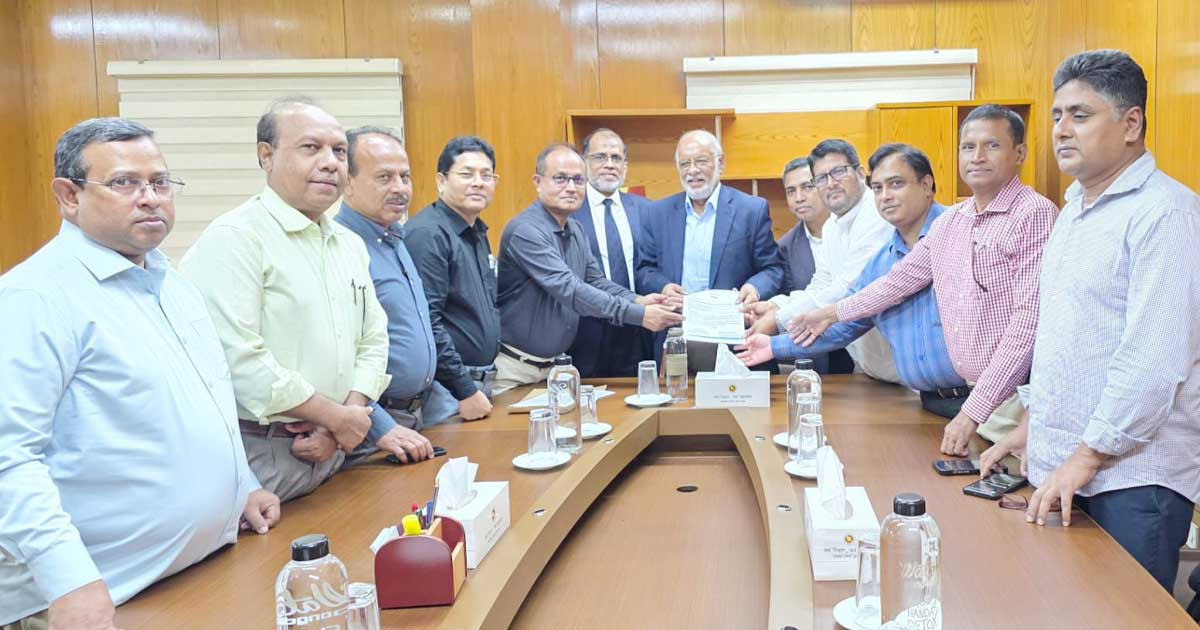 বিশ্ববিদ্যালয় শিক্ষকদের স্বতন্ত্র বেতন কাঠামোর দাবিতে পে কমিশনে স্মারকলিপি ইউট্যাবের