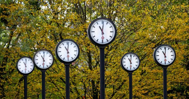 যে কারণে আজ ইউরোপে ঘড়ির কাঁটা এক ঘণ্টা পেছানো হবে