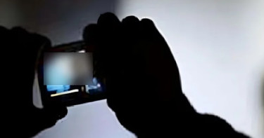 ১০ বছরের প্রেমের ইতি, প্রেমিককে ভিডিও কলে রেখেই প্রাণ দিলেন তরুণী