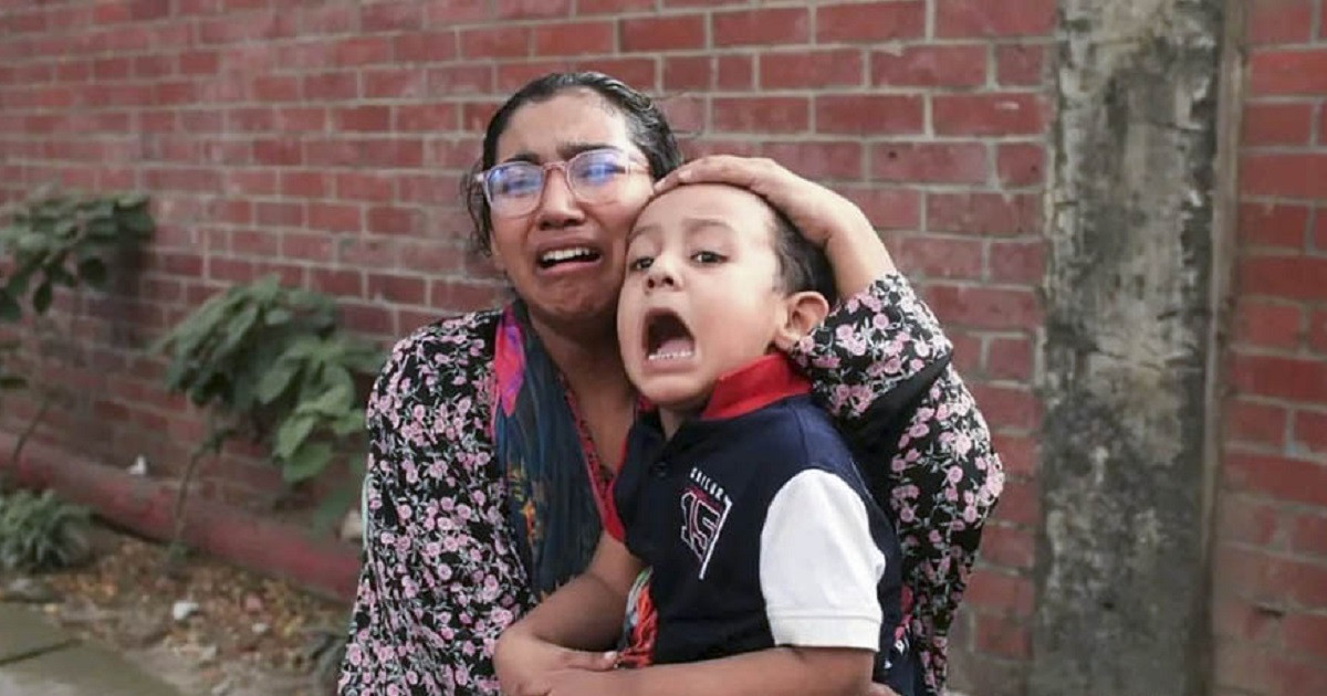 ‘তাকে আমি বিদায় দিতে চাইনি, দরজা লাগাতেও যাইনি। বাচ্চাদের কী হবে’