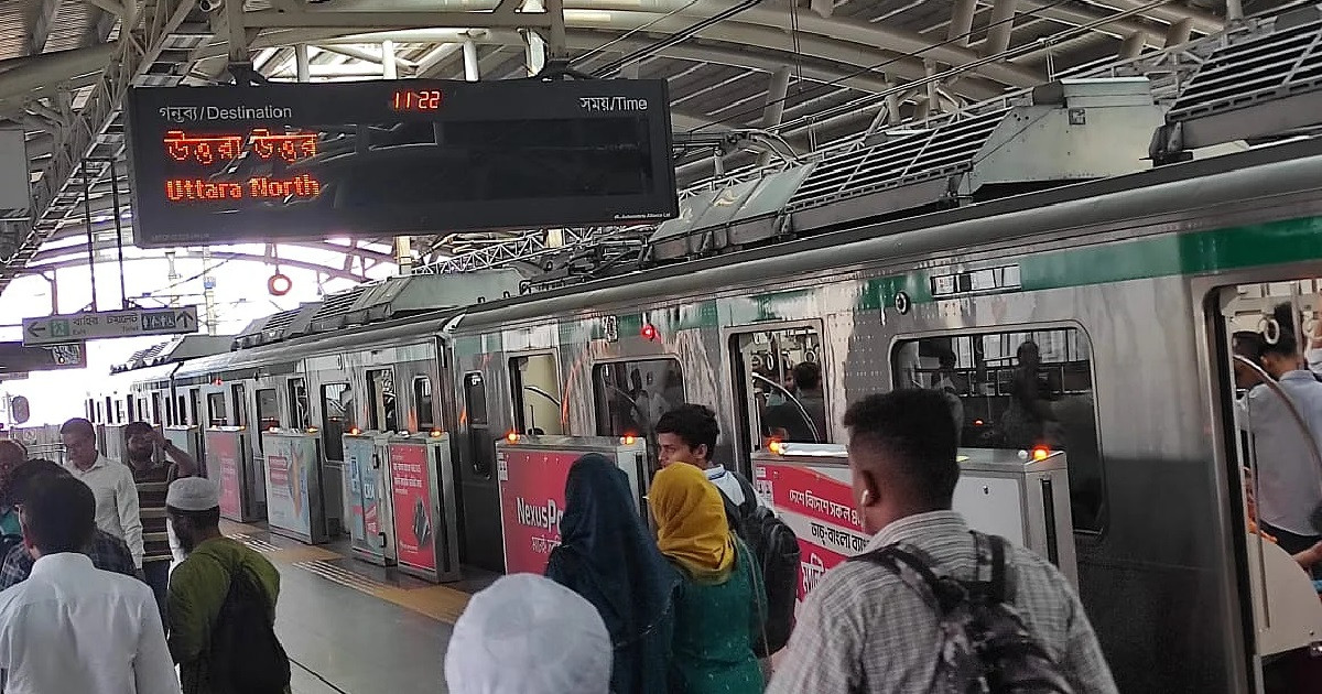 ২৩ ঘণ্টা পর পুরোদমে মেট্রোরেল চালু