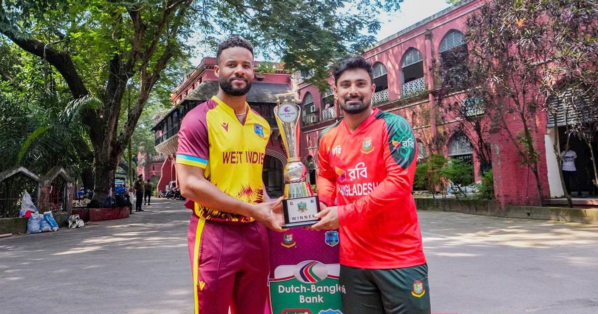 টজ জিতে ব্যাট করছে ওয়েস্ট ইন্ডিস