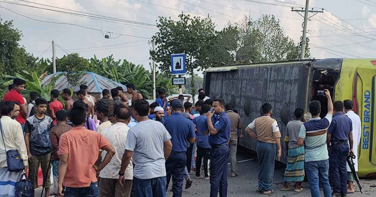 টুঙ্গিপাড়ায় যাত্রীবাহী বাসের ধাক্কায় পথচারী নিহত