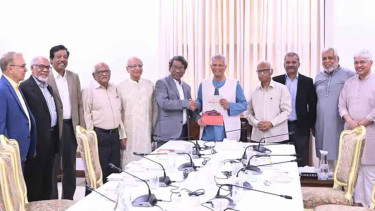 জুলাই সনদ বাস্তবায়নের সুপারিশ জমা দিয়েছে ঐকমত্য কমিশন