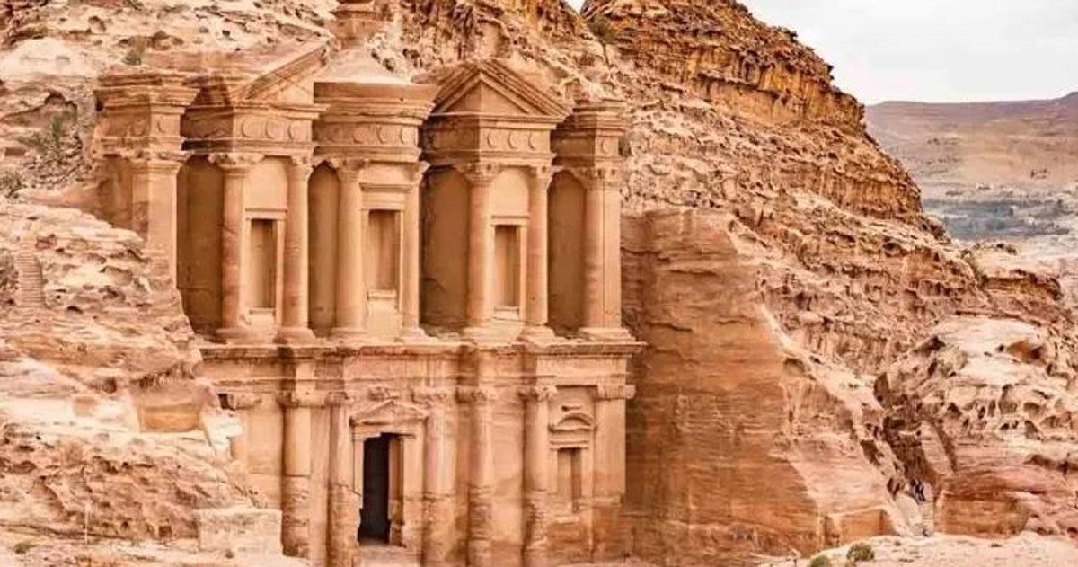 প্রাচীন নগরীতে পাওয়া মূল্যবান সম্পদের বিধান