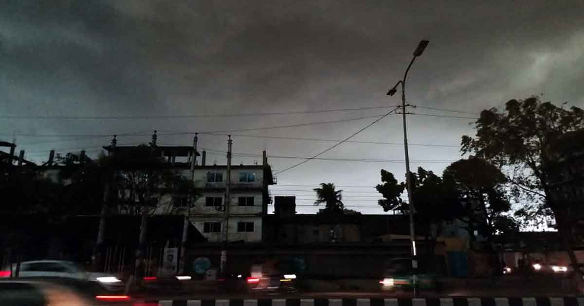 দুপুর গড়াতেই আঁধারে ডুববে আকাশ, আছে বজ্রসহ বৃষ্টির শঙ্কাও