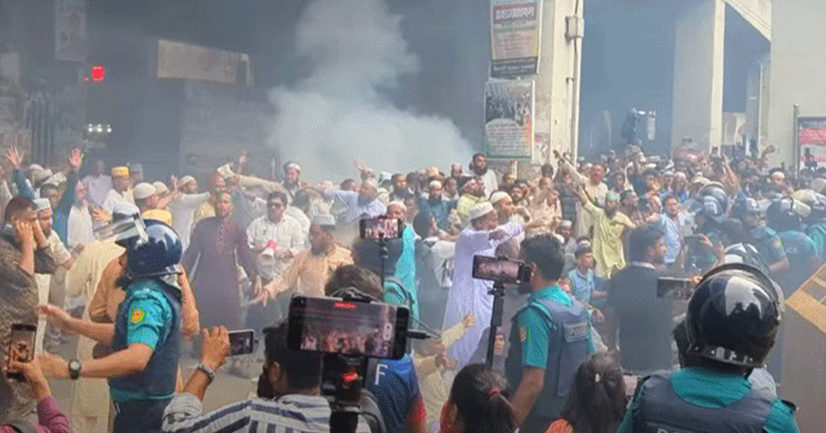 ইবতেদায়ি শিক্ষকদের মিছিল ছত্রভঙ্গ করে দিলো পুলিশ