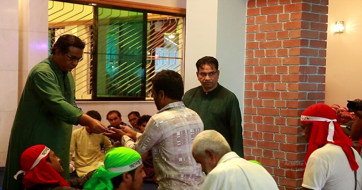 চন্দ্রপাড়া দরবারে জাকেরদের মাঝে আর্থিক সহায়তা ও ওরসের তারিখ ঘোষণা