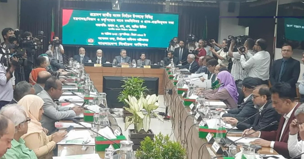 ৩১ মন্ত্রণালয় ও বিভাগের সঙ্গে ইসির বৈঠক চলছে