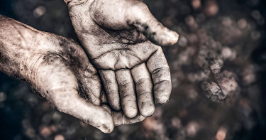 দরিদ্র ব্যক্তির জন্য নবীজি (সা.)-এর সুসংবাদ