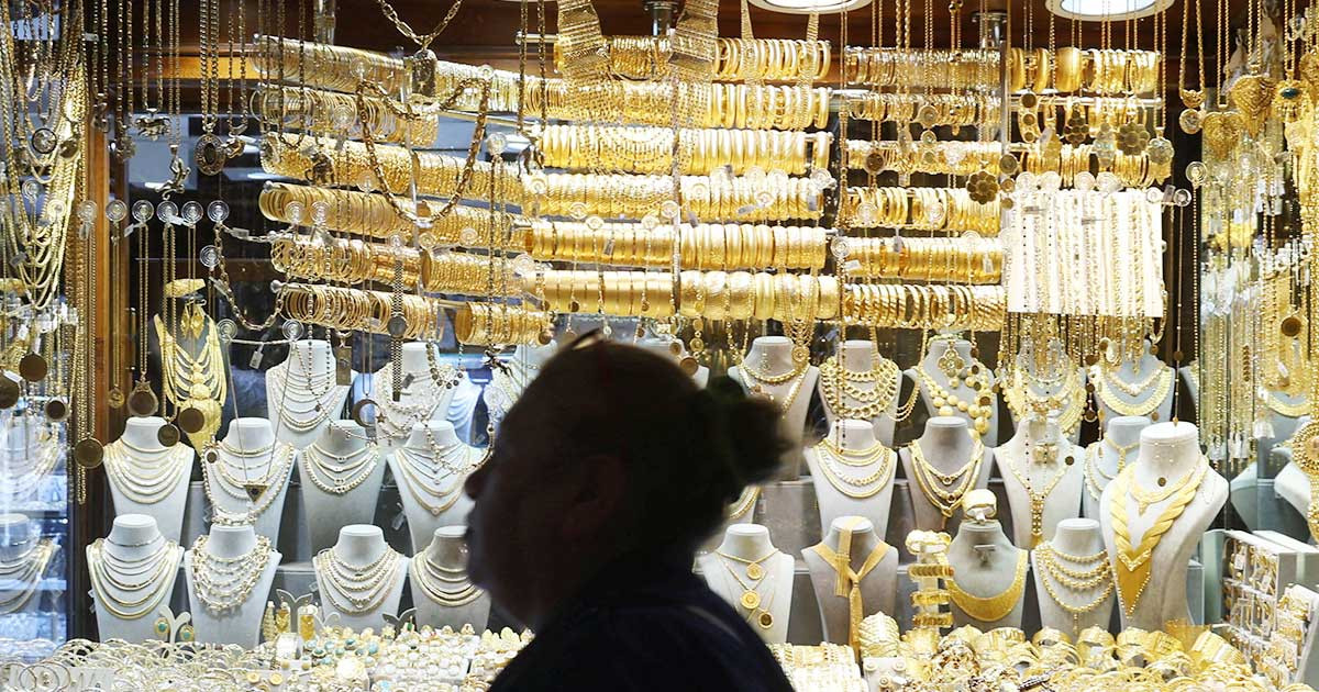 শক্তিশালী ডলার, কমে গেল স্বর্ণের দাম