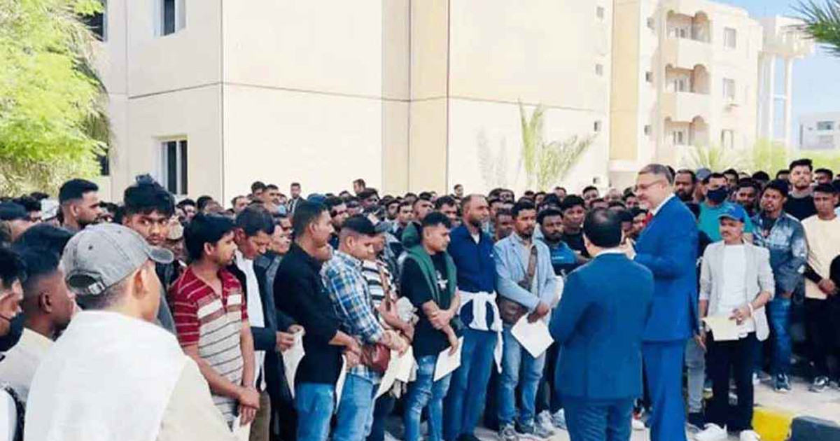 লিবিয়া থেকে দেশে ফিরলেন আরও ৩১০ বাংলাদেশি