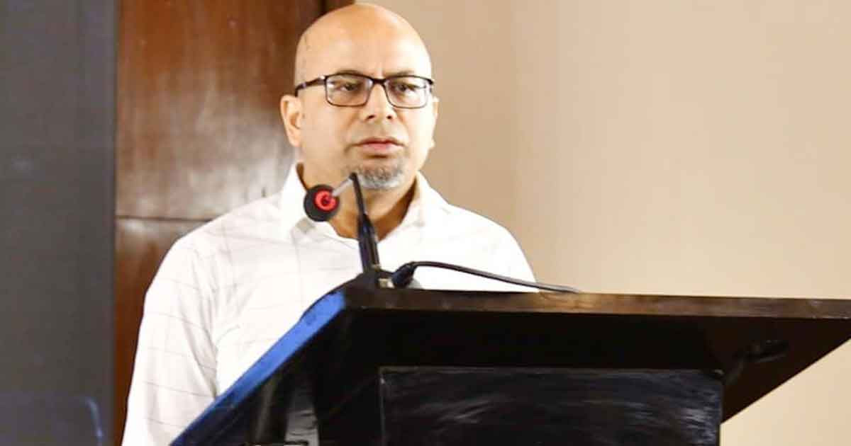 বিদেশ থেকে আনা ফোন নিবন্ধন নিয়ে প্রধান উপদেষ্টার বিশেষ সহকারীর বার্তা