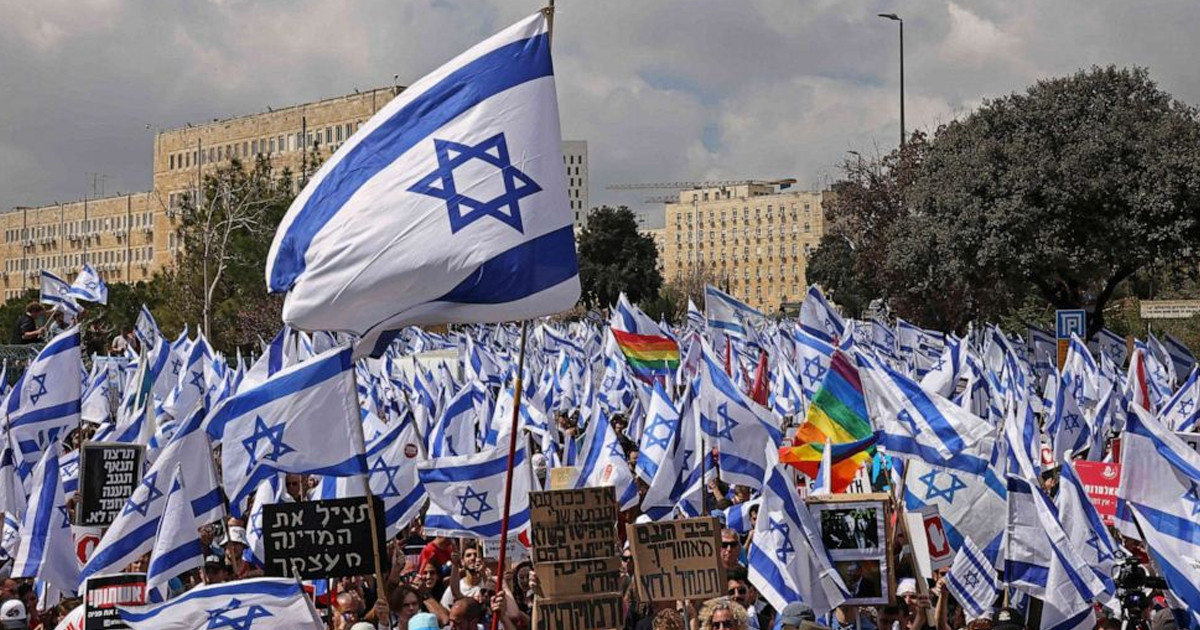 বিক্ষোভে উত্তাল ইসরায়েল