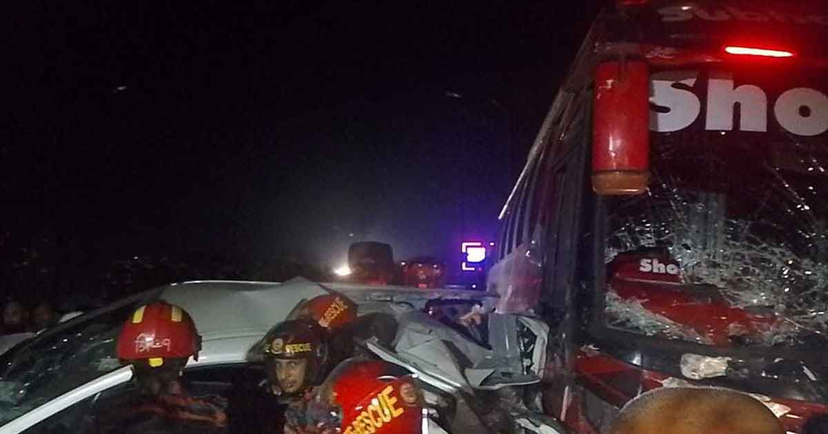 পথচারীকে চাপা দিয়ে পালানোর সময় সোহাগ পরিবহনের ৪ গাড়িতে ধাক্কা, আহত ১০