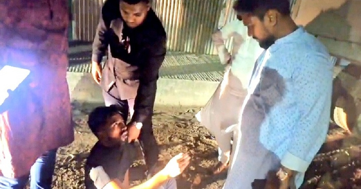 নিষিদ্ধ ছাত্রলীগের মিছিল, ৪ জনকে আটকে পুলিশে দিলেন যুবদল নেতা