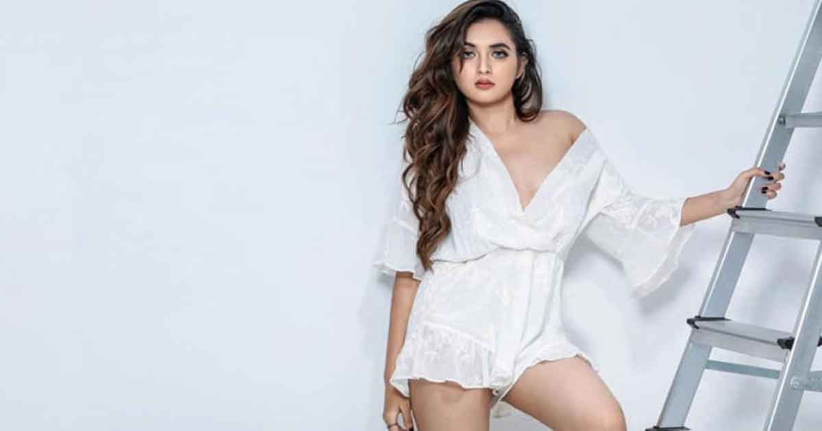 ছোট পর্দায় চমক দেখিয়ে বড় পর্দায় ফিরছেন তানিয়া বৃষ্টি