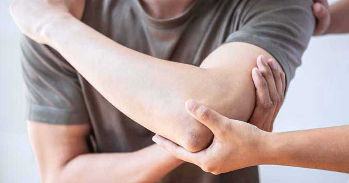 টানা ডেস্কে বসে কাজ করলে হাতে ব্যথা? জানুন সহজ সমাধান