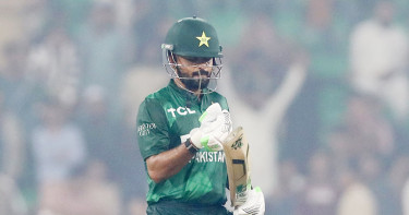 বাবরের বিশ্বরেকর্ড, সমতায় ফিরলো পাকিস্তান