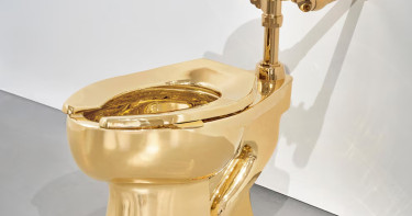 নিলামে উঠছে স্বর্ণের টয়লেট, ১০ মিলিয়ন ডলার দিয়ে শুরু