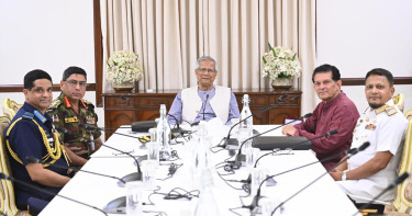 প্রধান উপদেষ্টার সঙ্গে তিন বাহিনীর প্রধানের সাক্ষাৎ, নির্বাচন প্রস্তুতি নিয়ে আলোচনা