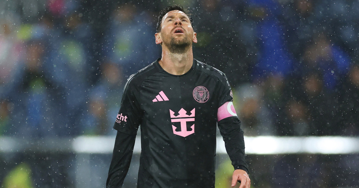 মেসির দুর্দান্ত গোলের পরও হার এড়াতে পারলো না মায়ামি