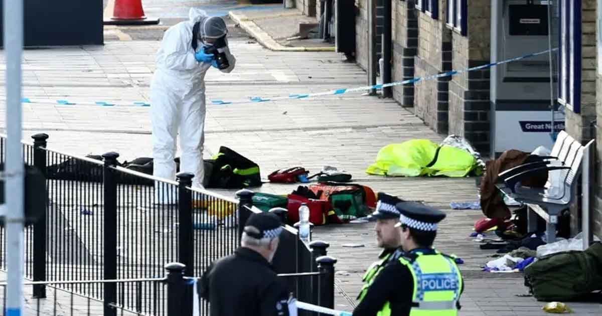 যুক্তরাজ্যে চলন্ত ট্রেনে ছুরিকাঘাতে আহত ১১