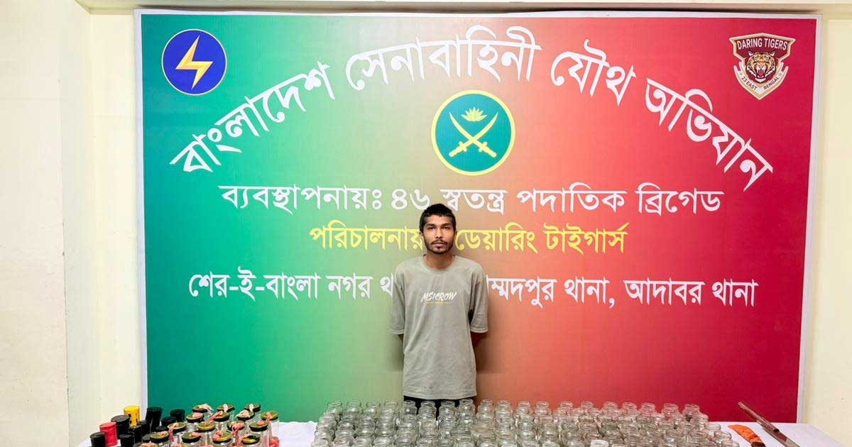 মোহাম্মদপুরে সেনা অভিযানে ককটেল ও পেট্রোল বোমা উদ্ধার, আটক ১