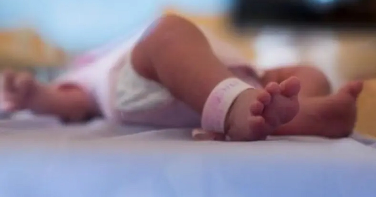 টাকা না দিতে পারায় মায়ের কোল থেকে নবজাতককে বিক্রি করলো হাসপাতাল!