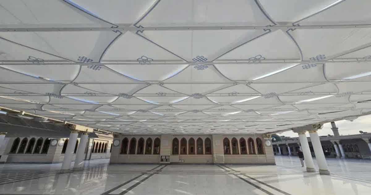 মসজিদে নববীর ছাদে নতুন ছাউনি স্থাপন