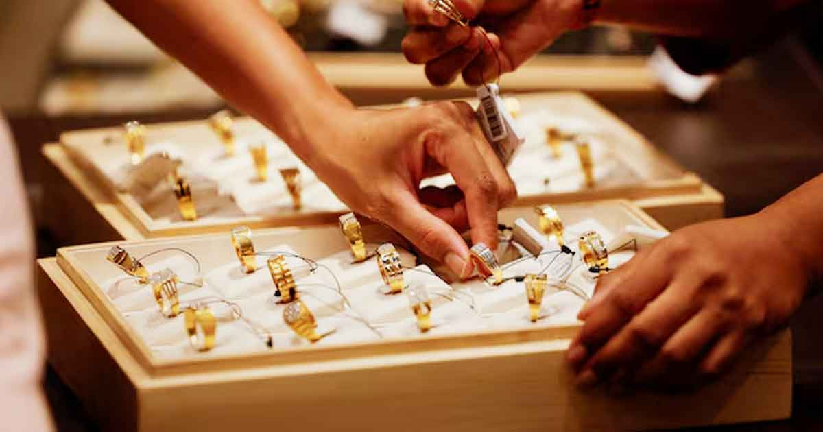 আবারও নেমে গেল স্বর্ণের দাম