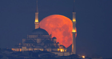 আগামীকাল কখন দেখা যাবে বছরের সবচেয়ে বড় সুপারমুন?