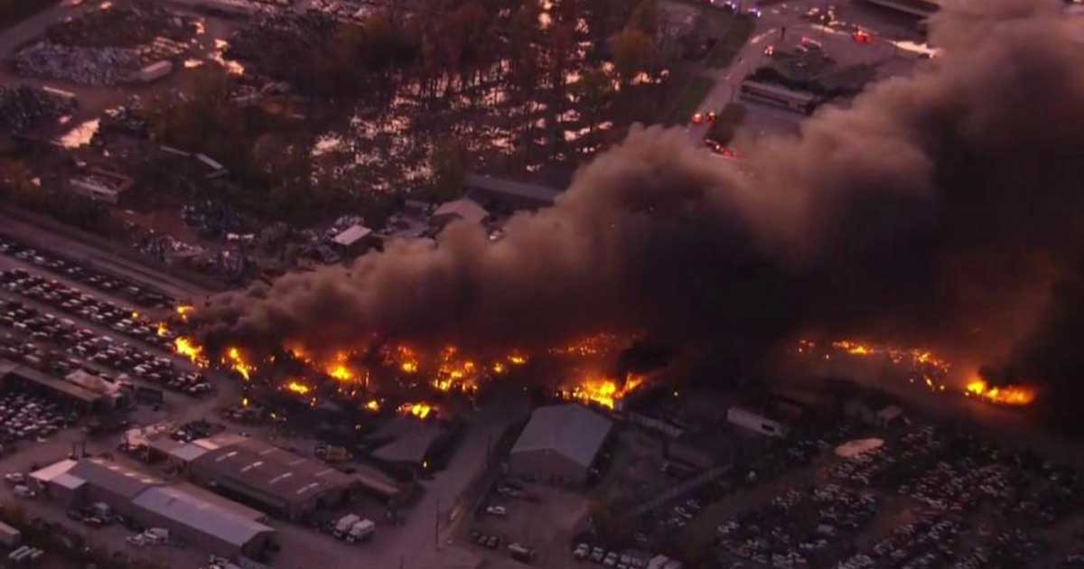 যুক্তরাষ্ট্রে কার্গো বিমান বিধ্বস্ত, চলছে উদ্ধার অভিযান