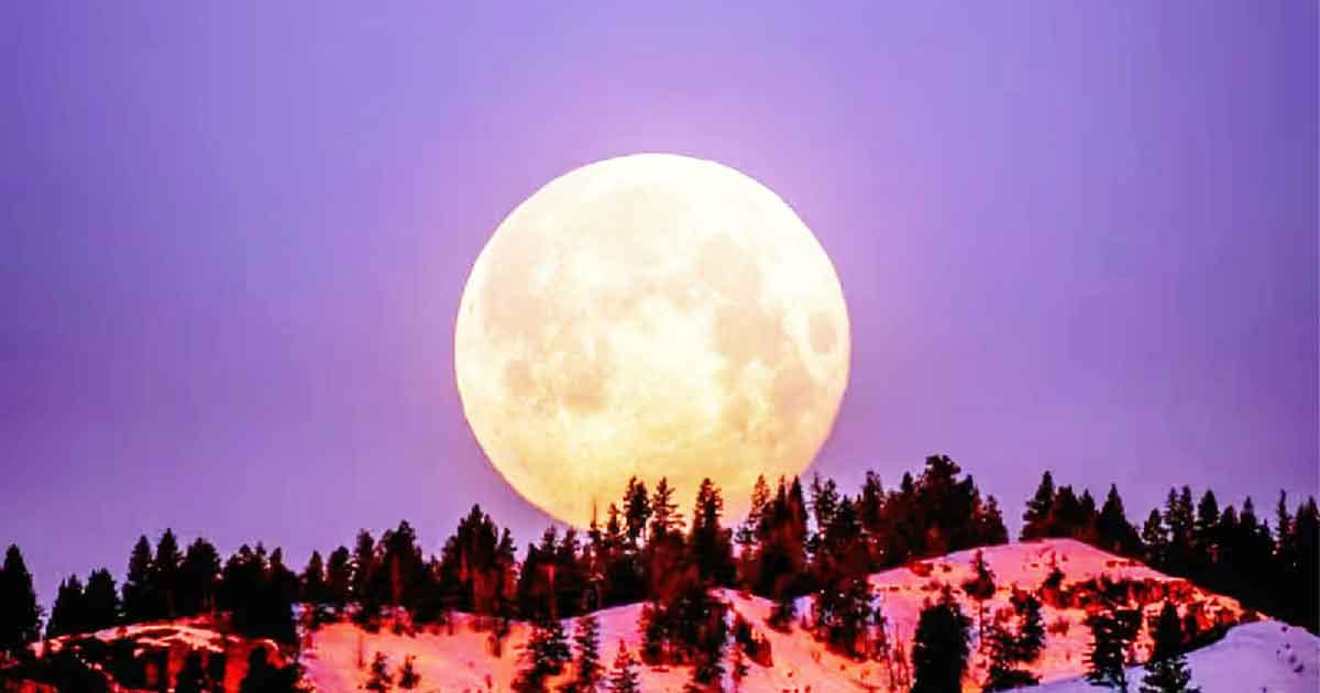 রাত আসার আগেই আজ জ্যোতি ছড়াবে বছরের সবচেয়ে বড় চাঁদ