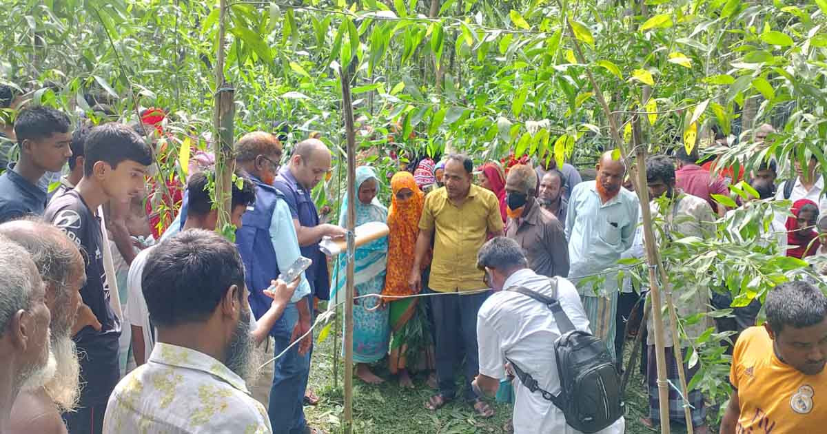 জঙ্গল থেকে অবসরপ্রাপ্ত সরকারি কর্মচারীর রক্তাক্ত মরদেহ উদ্ধার
