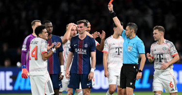 ১০ জনের বায়ার্নের কাছে পিএসজির হার