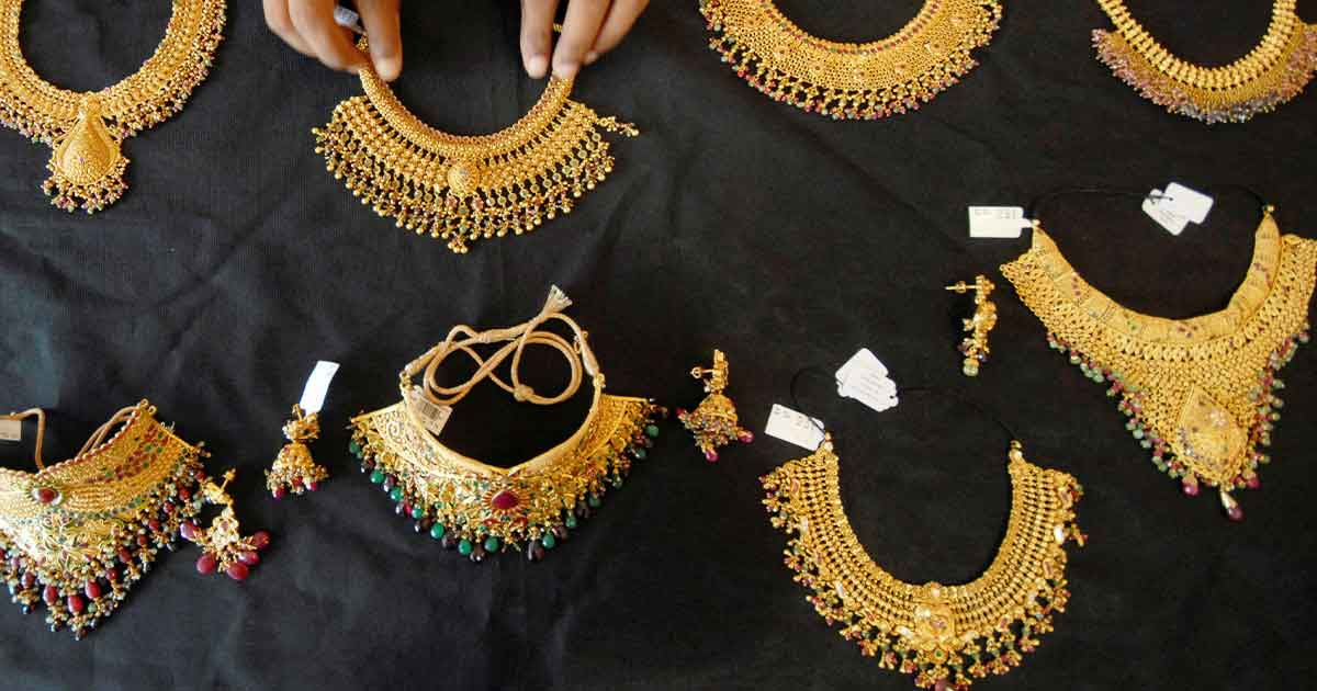 কিছুটা বেড়ে দেশের বাজারে আজ যে দামে বিক্রি হচ্ছে স্বর্ণ