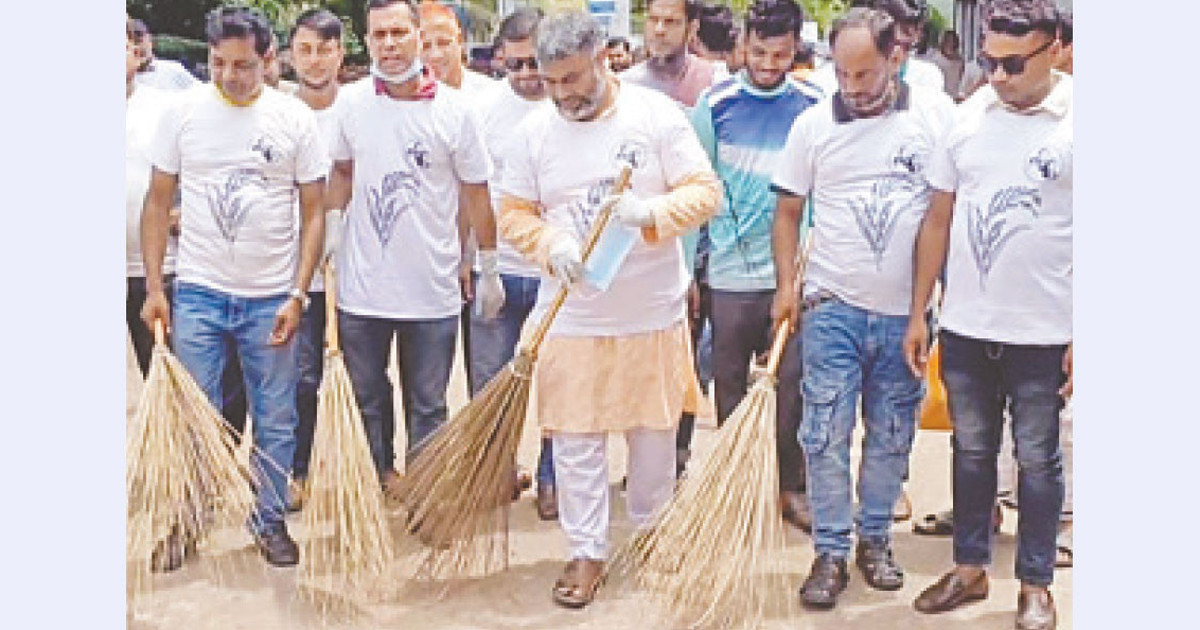 জনসেবার ব্রত নিয়ে ছুটে চলেন শরীফুজ্জামান