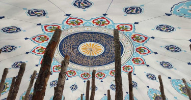 তুরস্কে নারীর তুলিতে শত মসজিদের সাজসজ্জা