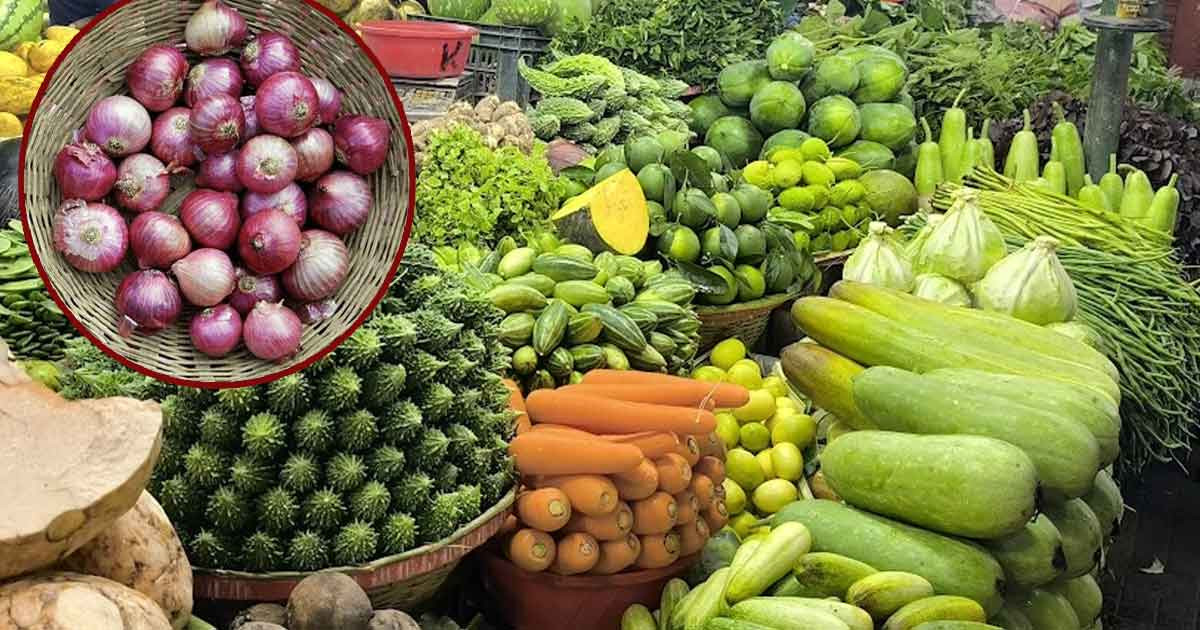 বাড়তি দামের বেড়াজালে হতাশ ক্রেতারা