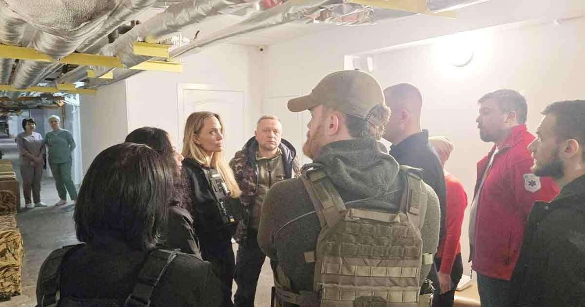 যুদ্ধবিধ্বস্ত ইউক্রেনে সফরে অপ্রত্যাশিত ঘটনার শিকার অ্যাঞ্জেলিনা জোলি