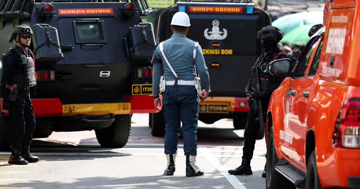 জাকার্তায় জুমার নামাজের সময় মসজিদে বিস্ফোরণ, আহত অর্ধশতাধিক