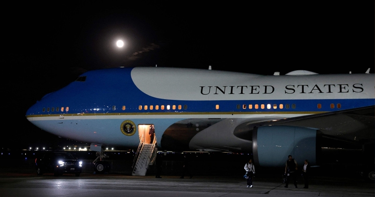 মার্কিন বিমানঘাঁটিতে সন্দেহজনক পার্সেল, অসুস্থ একাধিক কর্মকর্তা