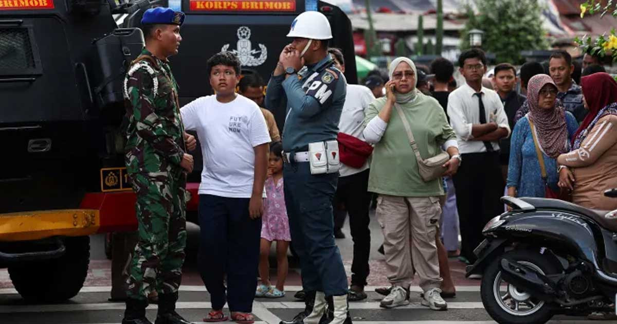 ইন্দোনেশিয়ায় জুমার নামাজের সময় মসজিদে ভয়াবহ বিস্ফোরণ