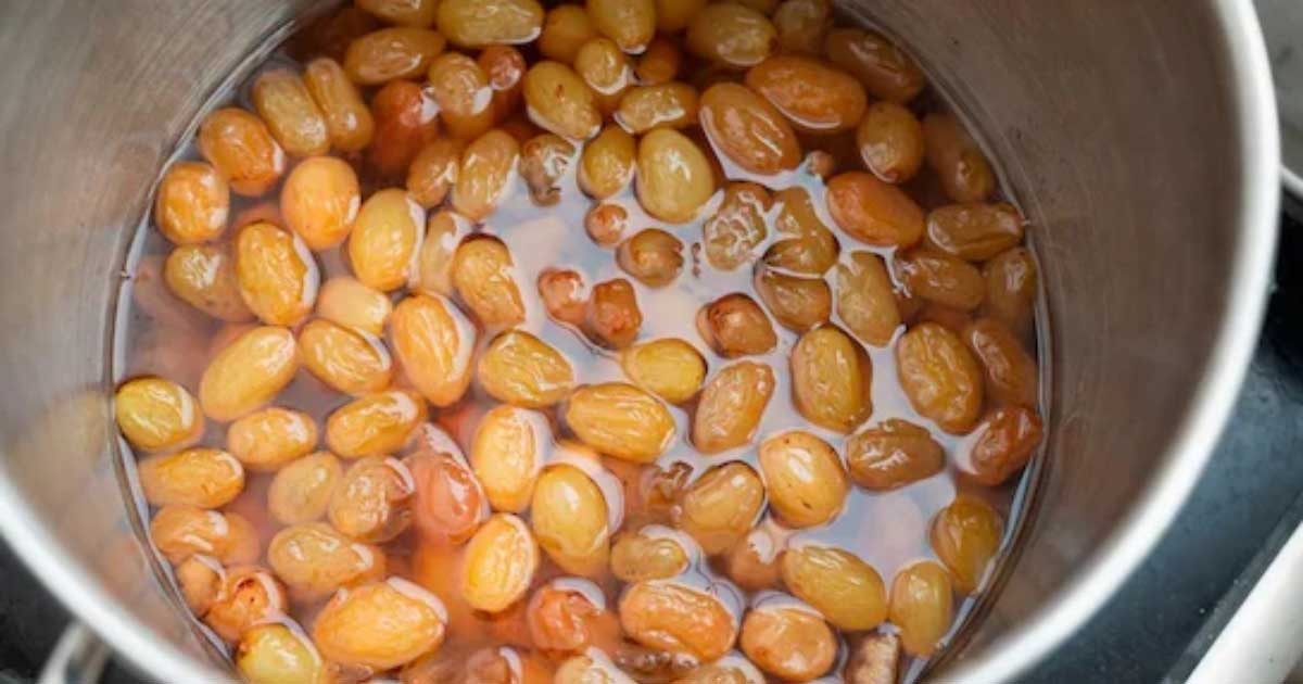 ভেজানো কিশমিশ খেলে ৩০ দিনে শরীরে কী পরিবর্তন ঘটে?