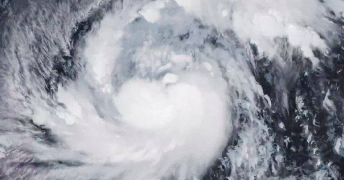 ফিলিপাইনের উপকূলে সুপার টাইফুন ‘ফাং-ওয়ং’ এর হুমকি