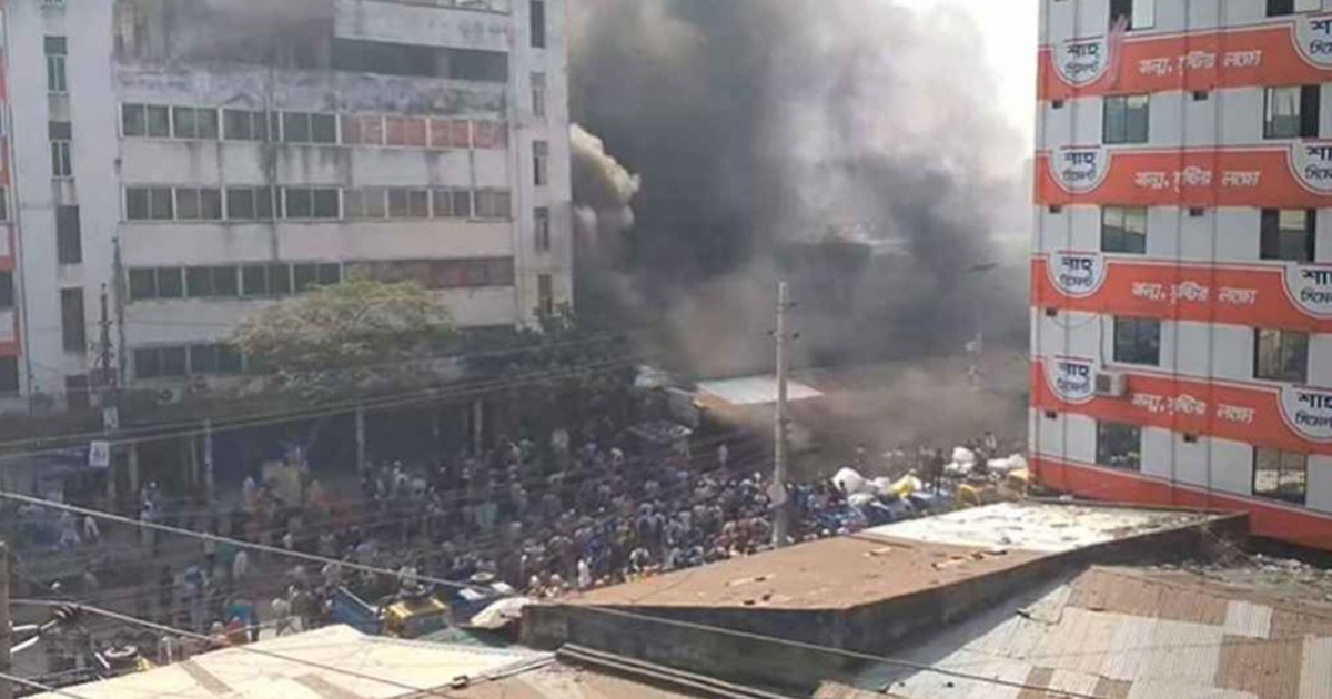 টঙ্গীতে তুলার গোডাউনে ভয়াবহ আগুন